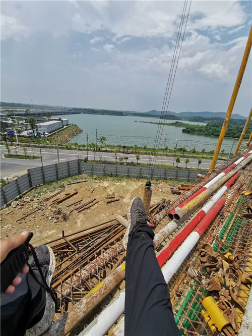 河曲县作业中发生设备损坏或人员意外，责任怎么划分？